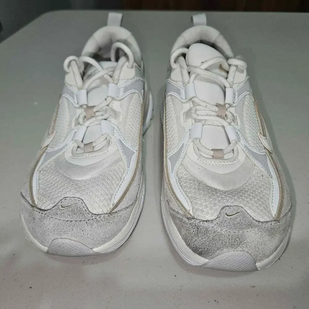 Woman's Nike air max bliss lx Summit White Size 9